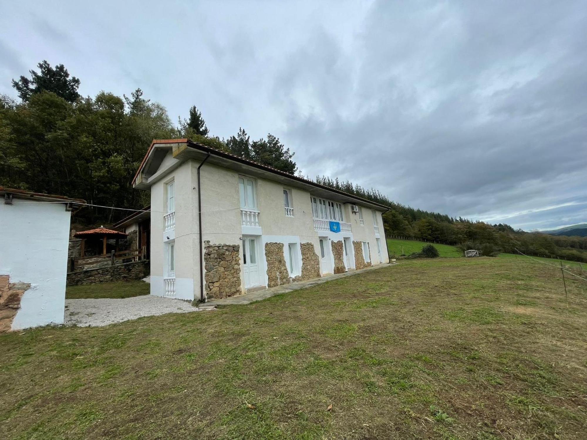 Hotel El Nuevo Semellon Aceptamos Mascotas Tineo Exterior foto
